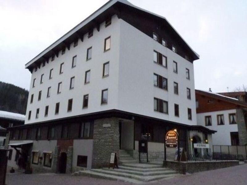 Hotel Ferre Ливиньо Екстериор снимка